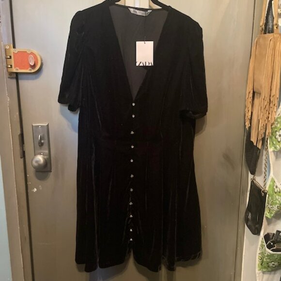 VELVET MINI DRESS With Diamond buttons - NWT - Picture 4 of 16